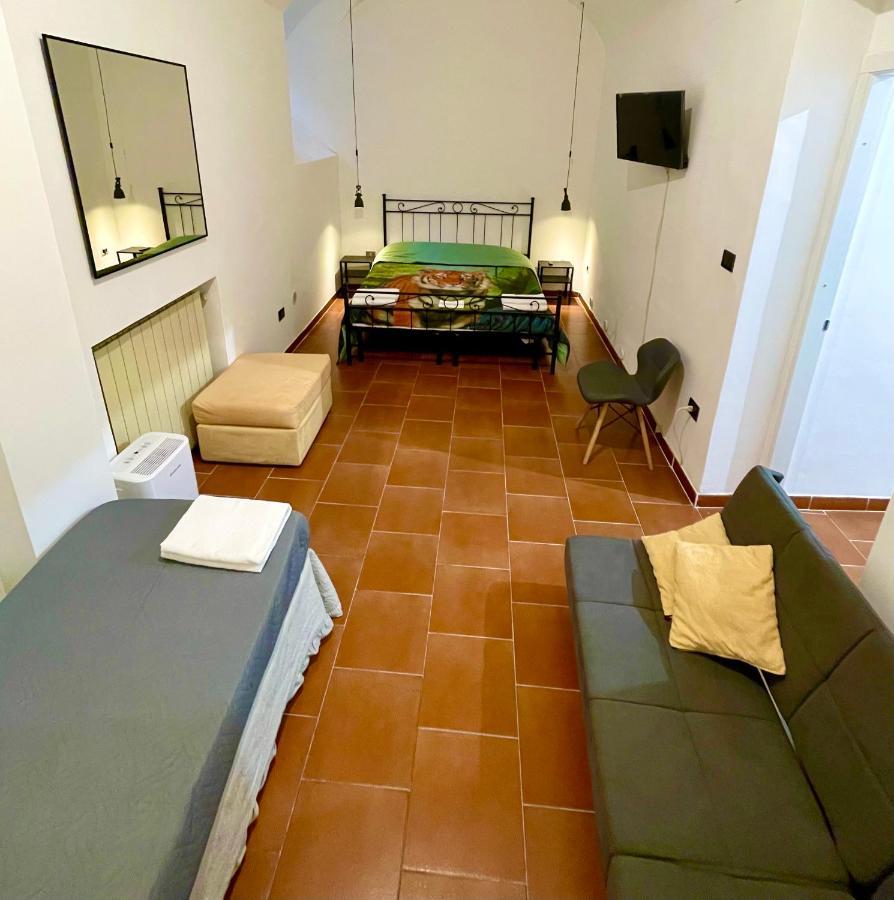 Apartment Parisa House *