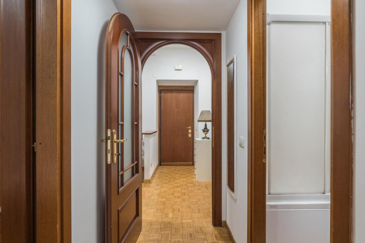 Largo Leopardi Apartment *