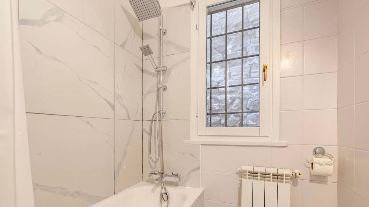 Independent House With Private Patio In *