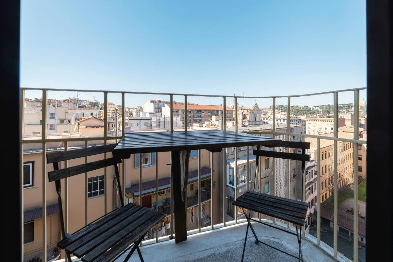 Bright With Views Of San Pietro Apartment Rome