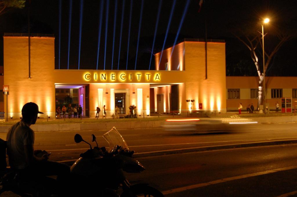 Bed Cinecittadue *