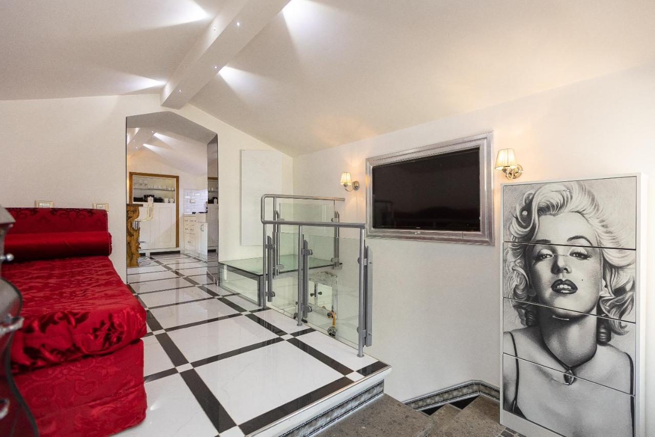 Apartment Star By In