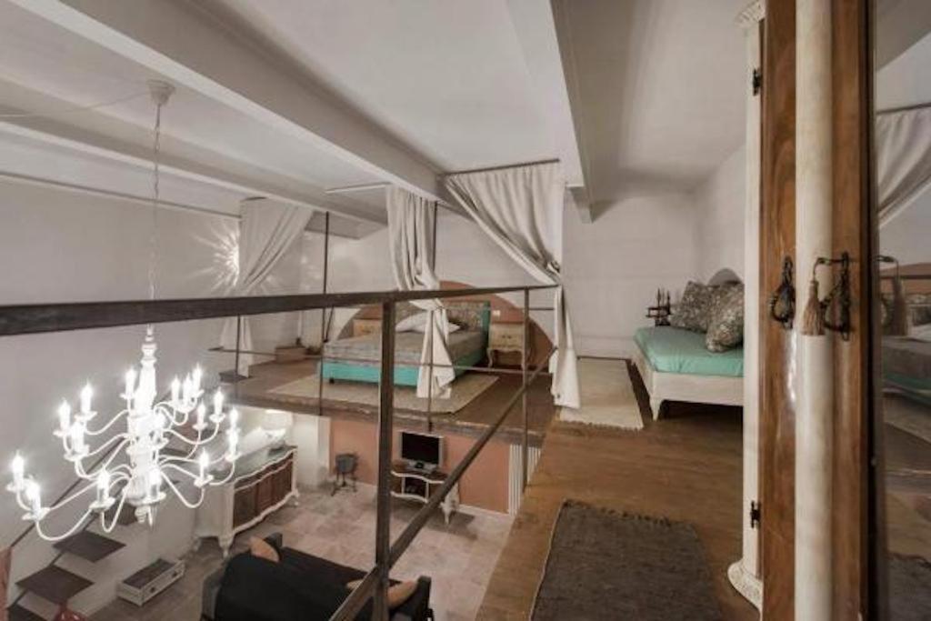 Shabby Loft In Colosseum Apartment *