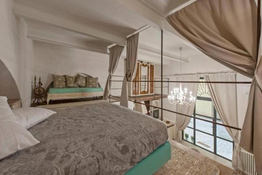 Shabby Loft In Colosseum *