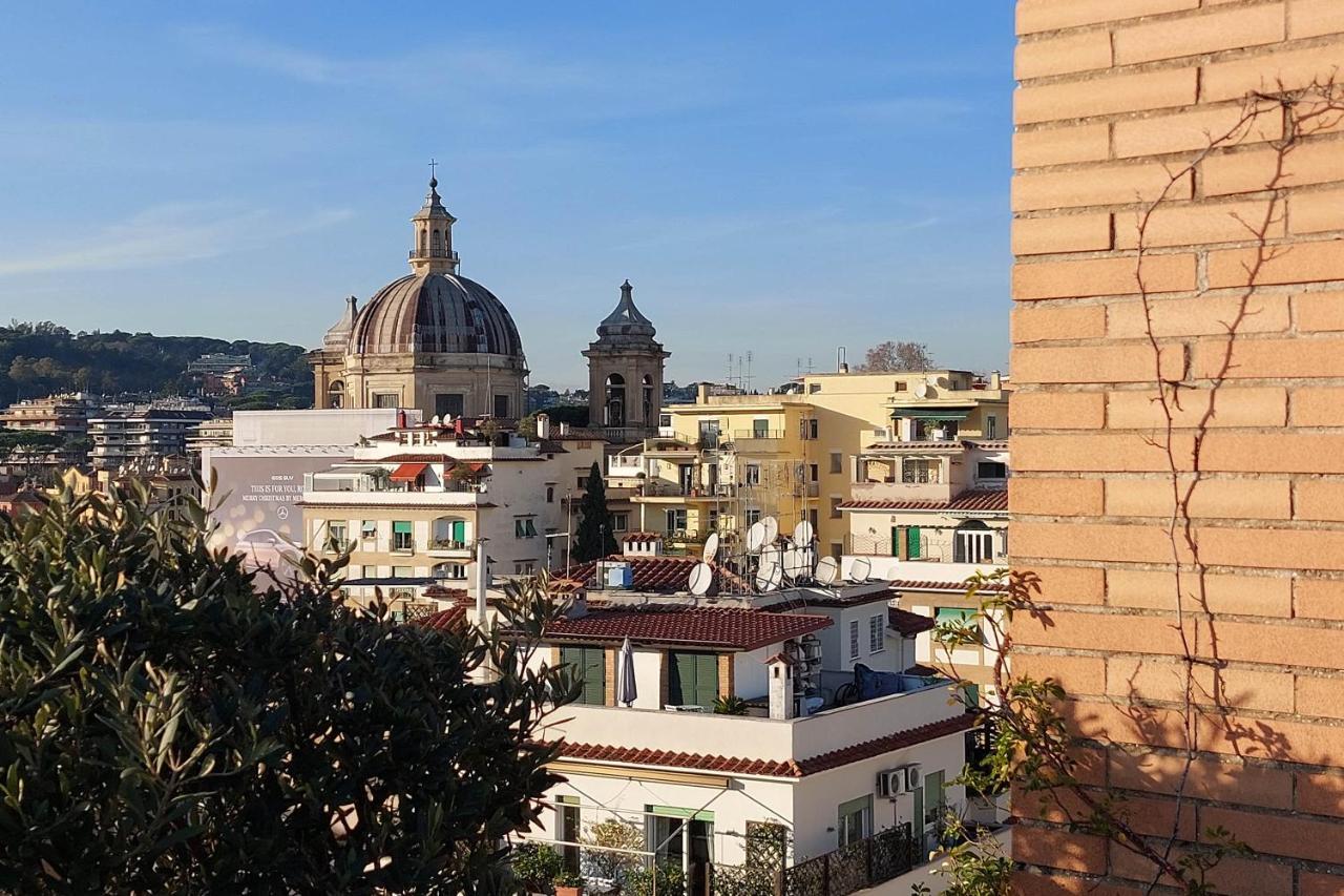 Beautiful Loft In Ponte Milvio With Terrace Roma