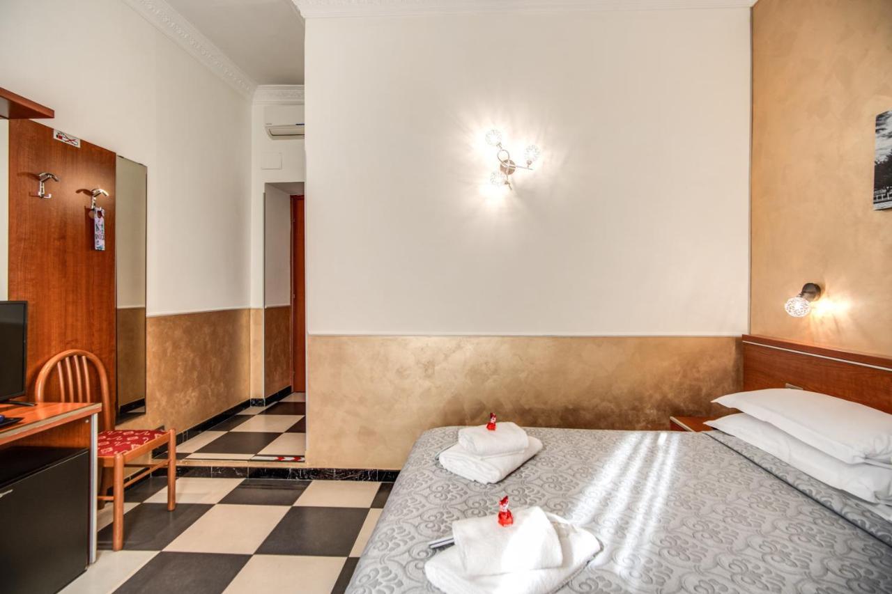 Centro Cavour 3* Rome
