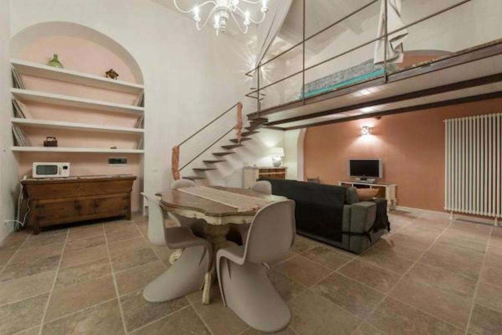 Shabby Loft In Colosseum Apartment *