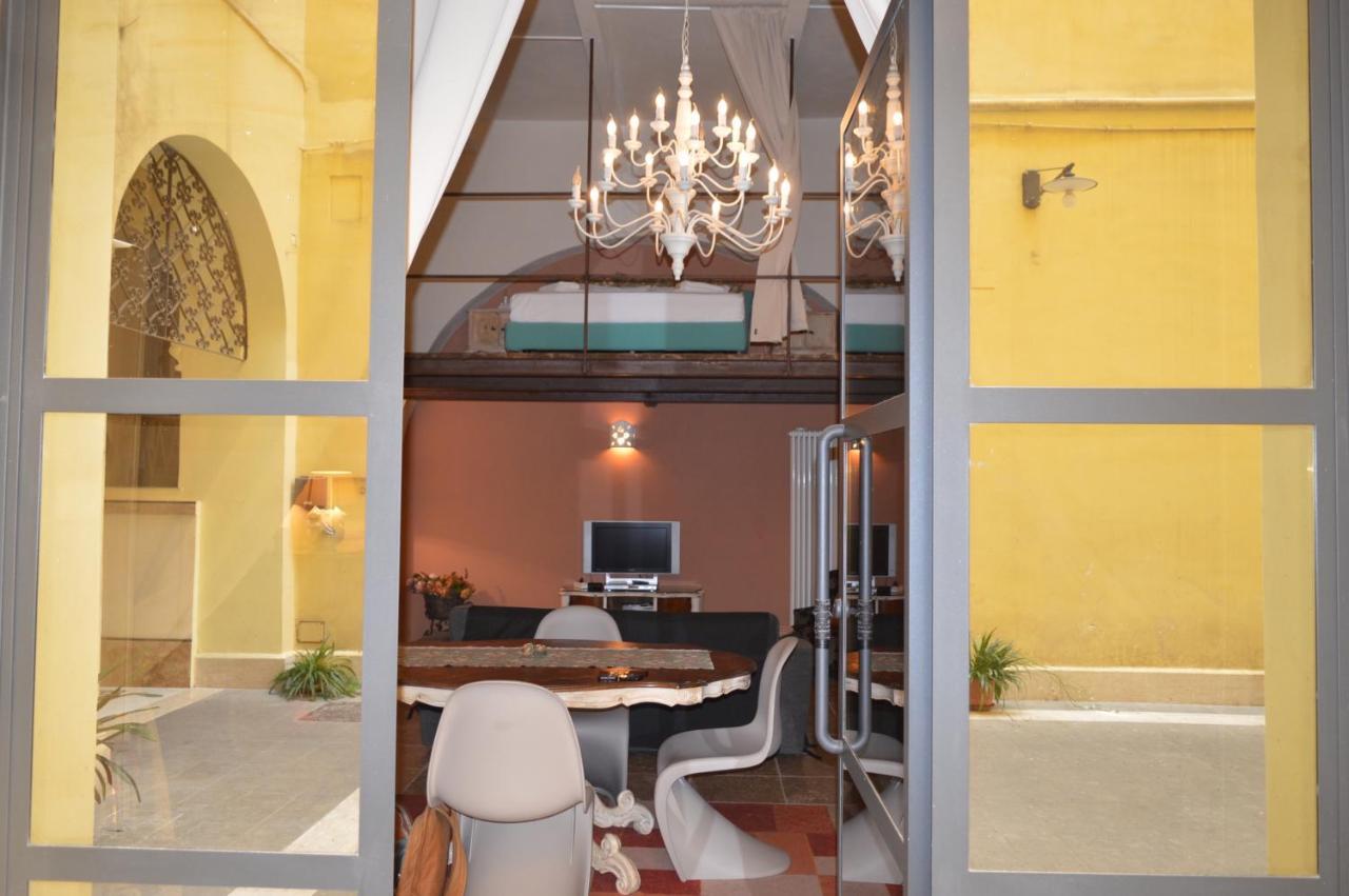 Shabby Loft In Colosseum Apartment *