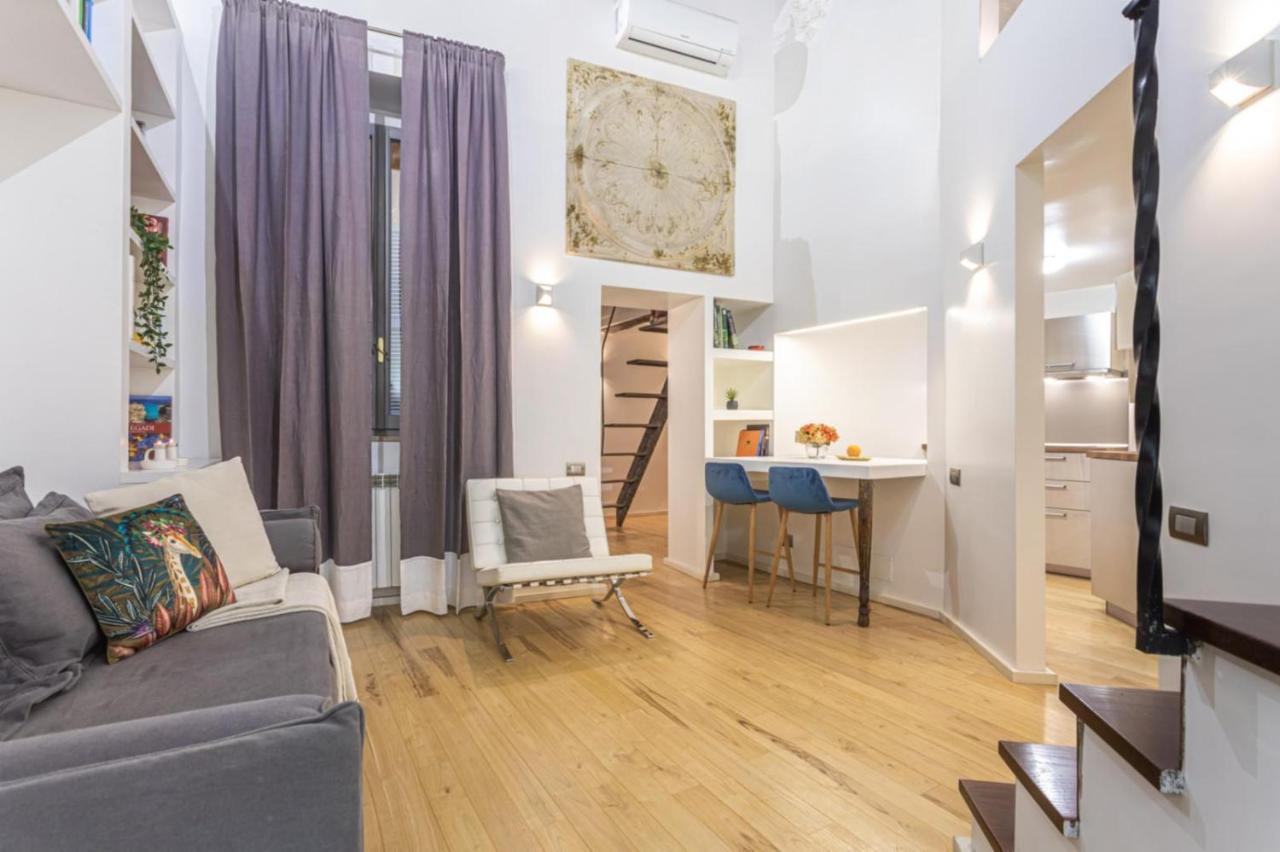 Lucrezia - Close To Piazza Navona * Roma
