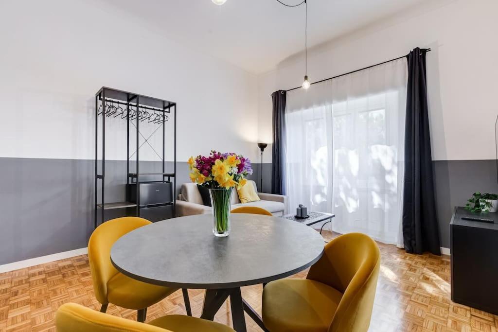 Classy In The Richest Apartment Rome