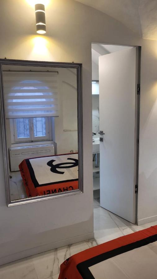 The White Colisseum Apartment *