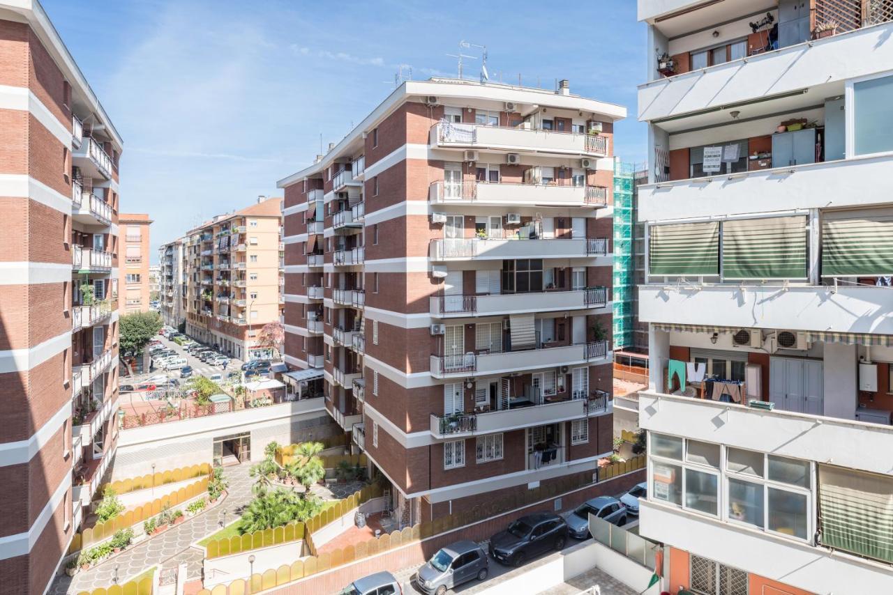 Cinecitta Gem Flat With Veranda Appartement *