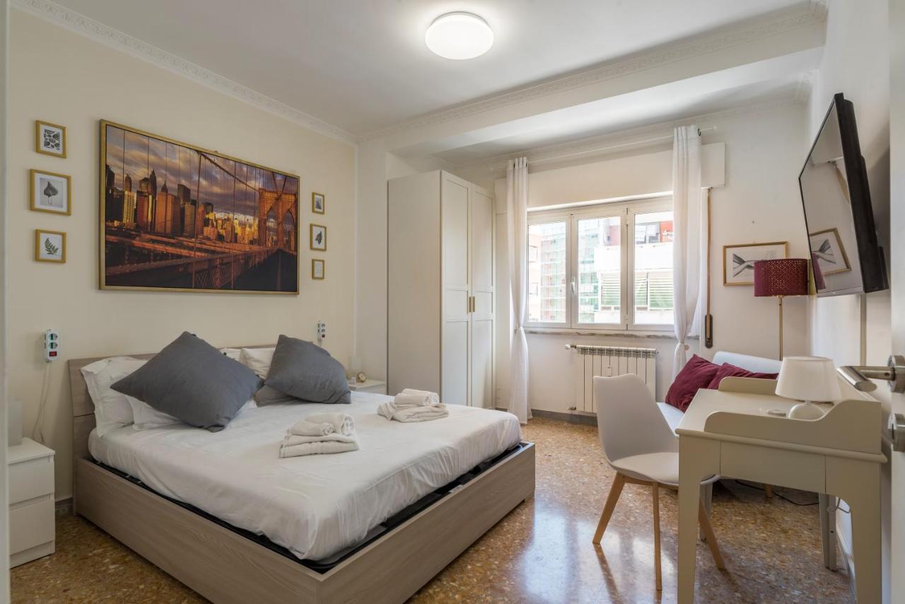Cinecitta Gem Flat With Veranda Appartement Rome