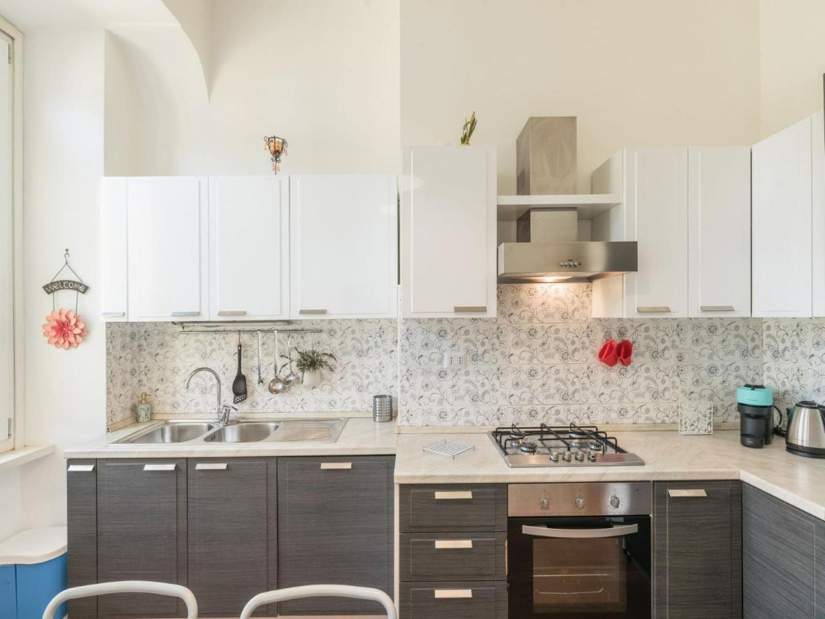 The Best Rent - Colourful Two-bedroom Near Termini Station * Roma