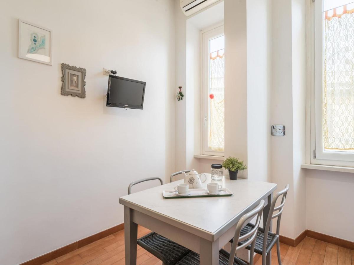 The Best Rent - Colourful Two-bedroom Near Termini Station * Roma