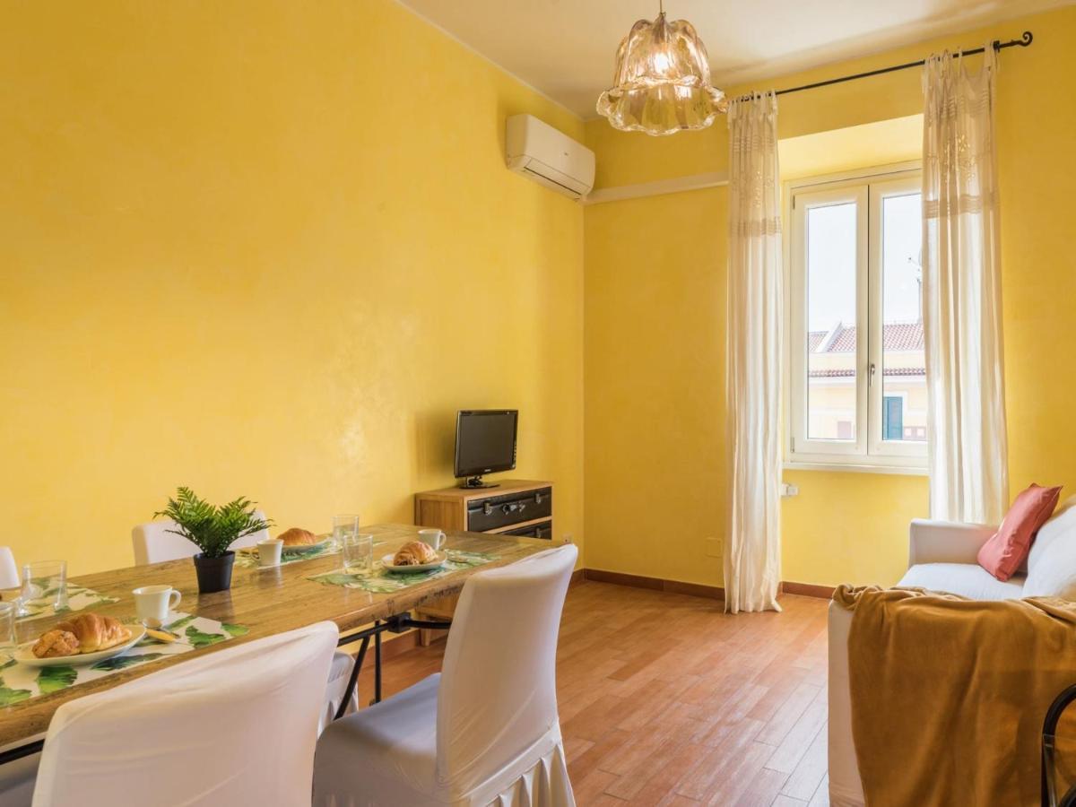 The Best Rent - Colourful Two-bedroom Near Termini Station Roma