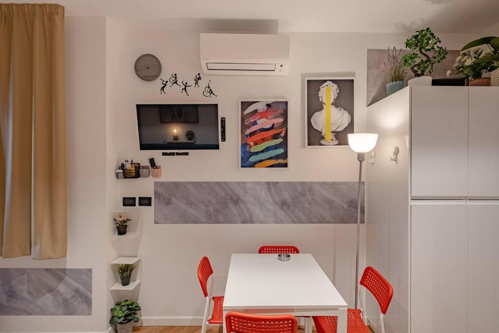 Modern At San Giovanni Apartment