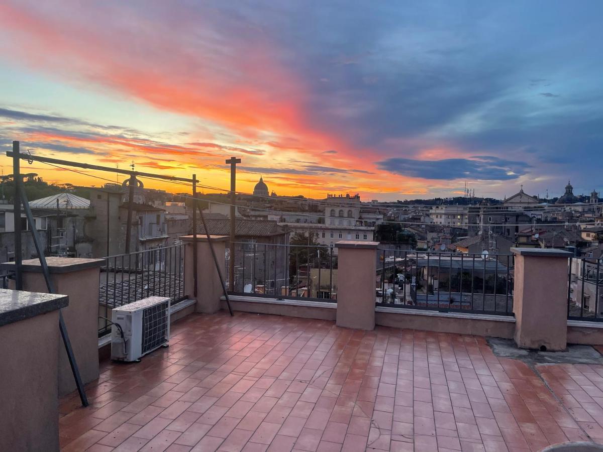 Flower Apartment Rome