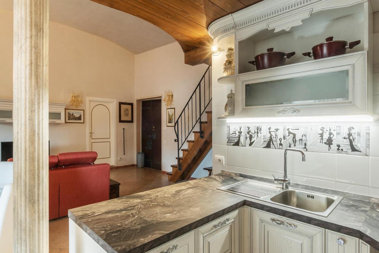 Palazzo Altieri Elegant Apartment Rome