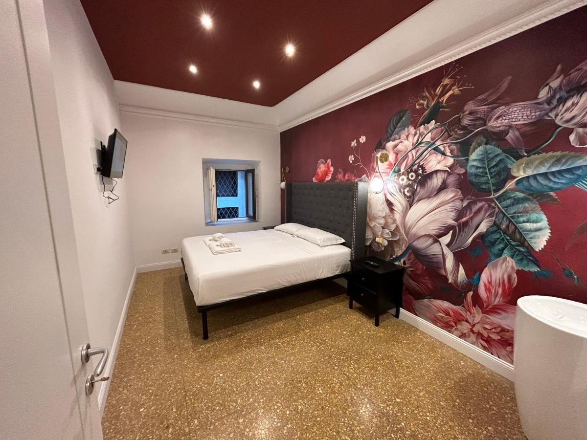 Raffaello's Place *