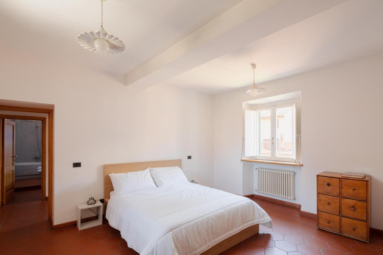 Quiet In The Heart Of Trastevere *