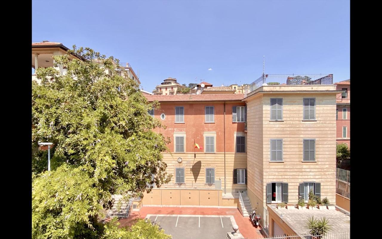 Charming Mini Near Vatican With Parking Apartment