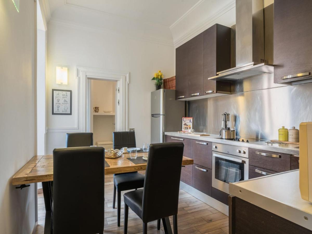 The Best Rent - Elegant Three-bedroom A Few Steps From Fontana Di Trevi *