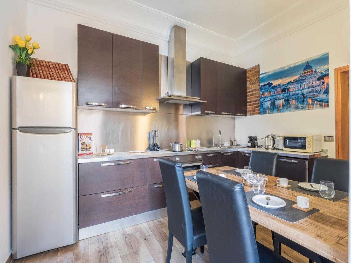 The Best Rent - Elegant Three-bedroom A Few Steps From Fontana Di Trevi Appartement Rome
