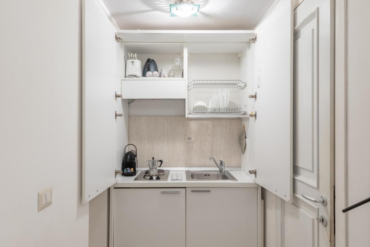 Basic - 350 M Far From Fontana Di Trevi Appartement Rome