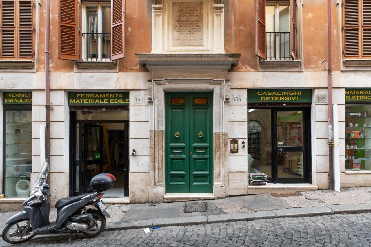 Basic - 350 M Far From Fontana Di Trevi * Rome