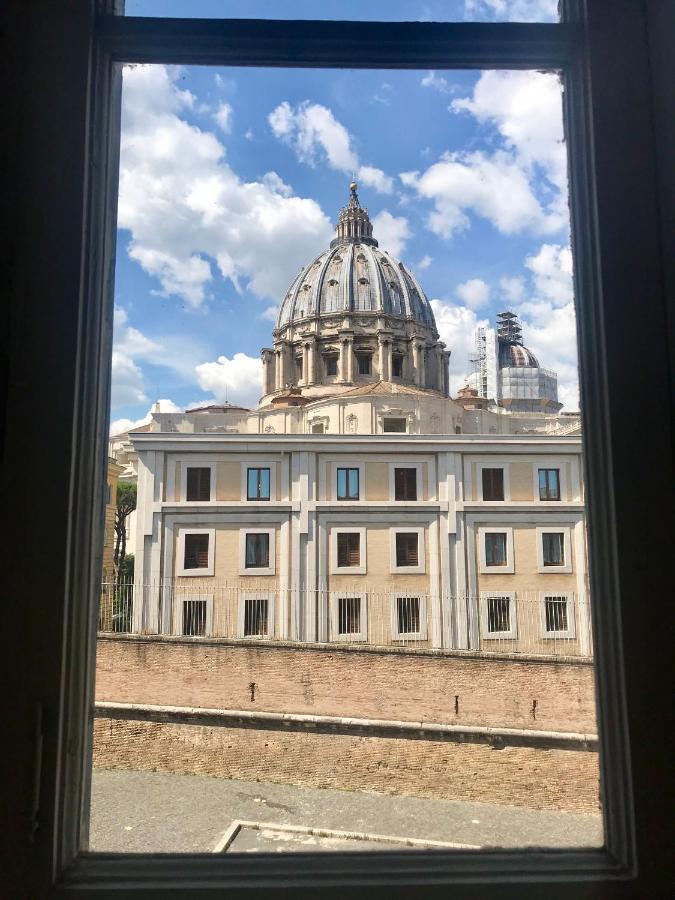 La Vaticana - Saint Peters View -
