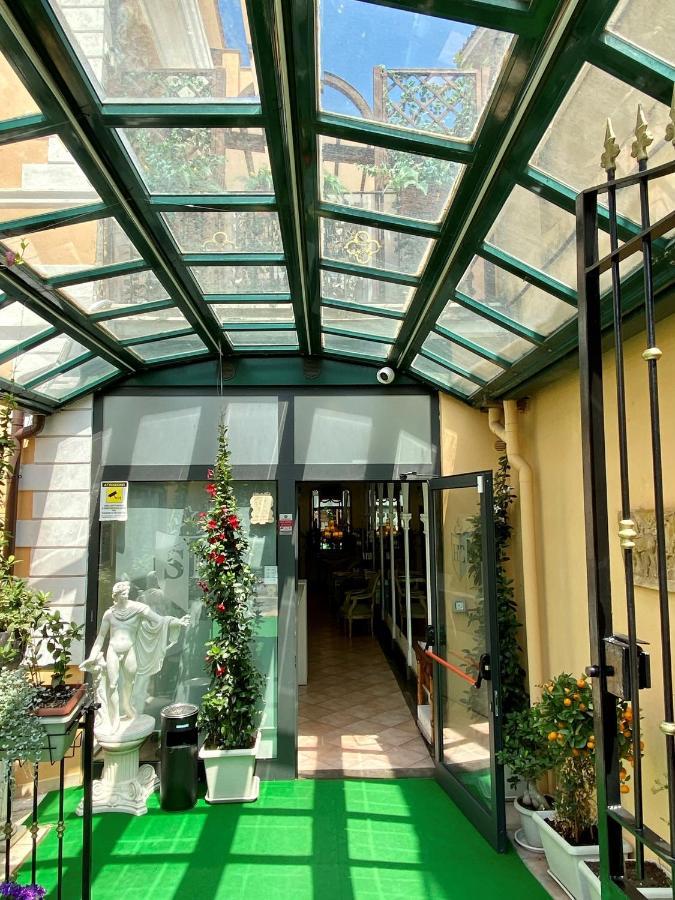 Hotel Sourire 3*