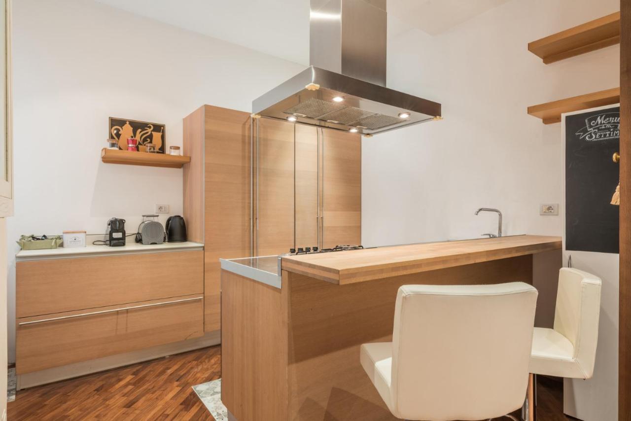 The Rent - Three-bedroom Near Borghese Apartment Rome