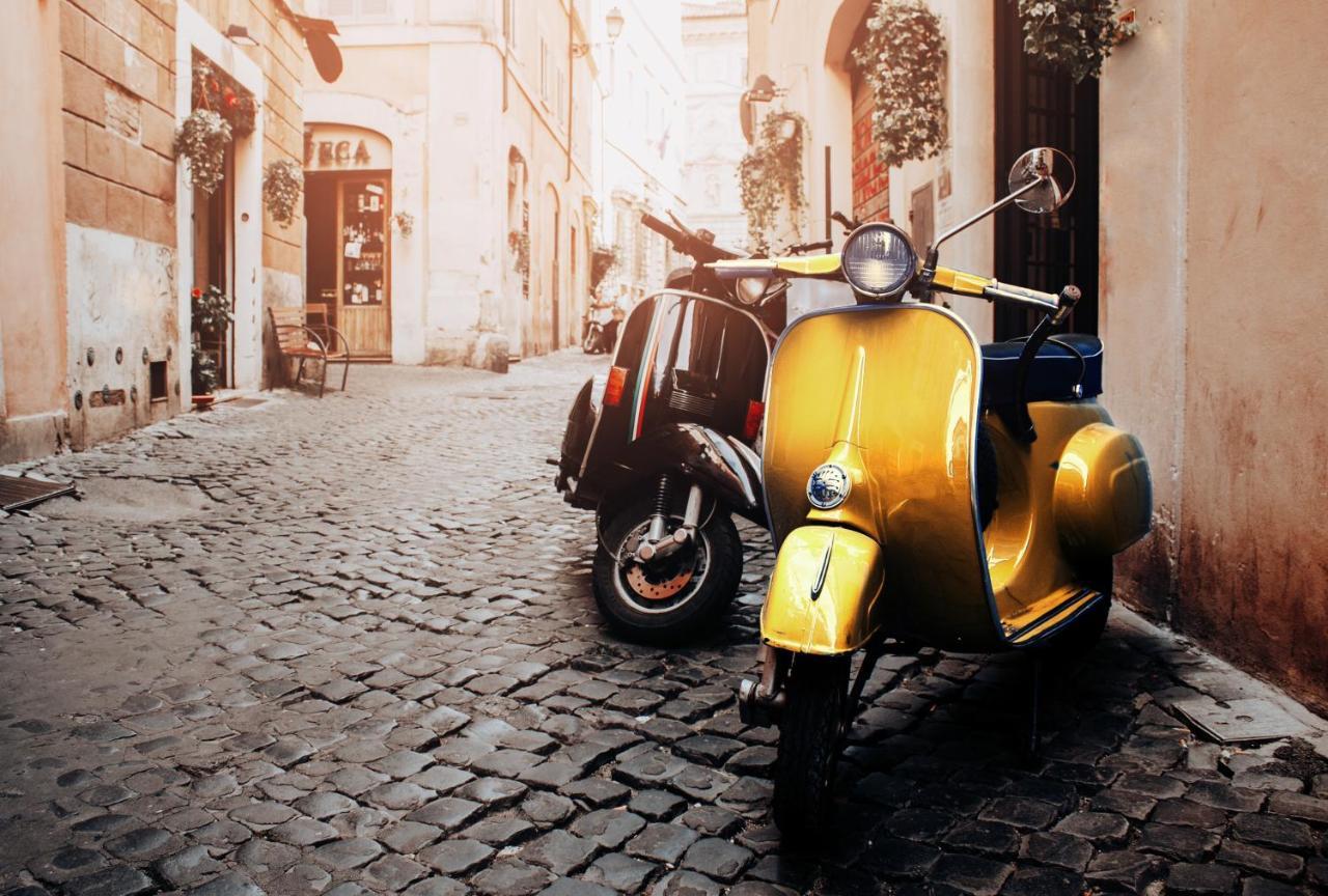 In Front Of Vatican Museums And Vatican Area - Myden In *