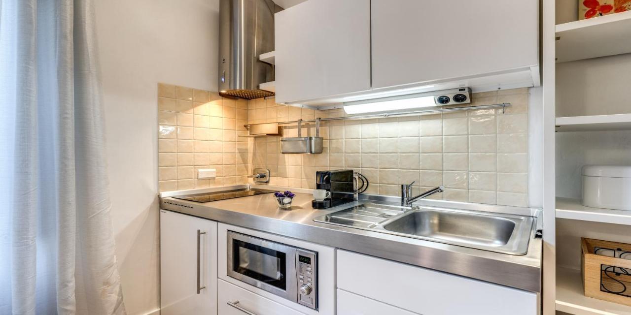 Apartment Deluxe One Bedroom Apartment, Perfect Location, Air Cond