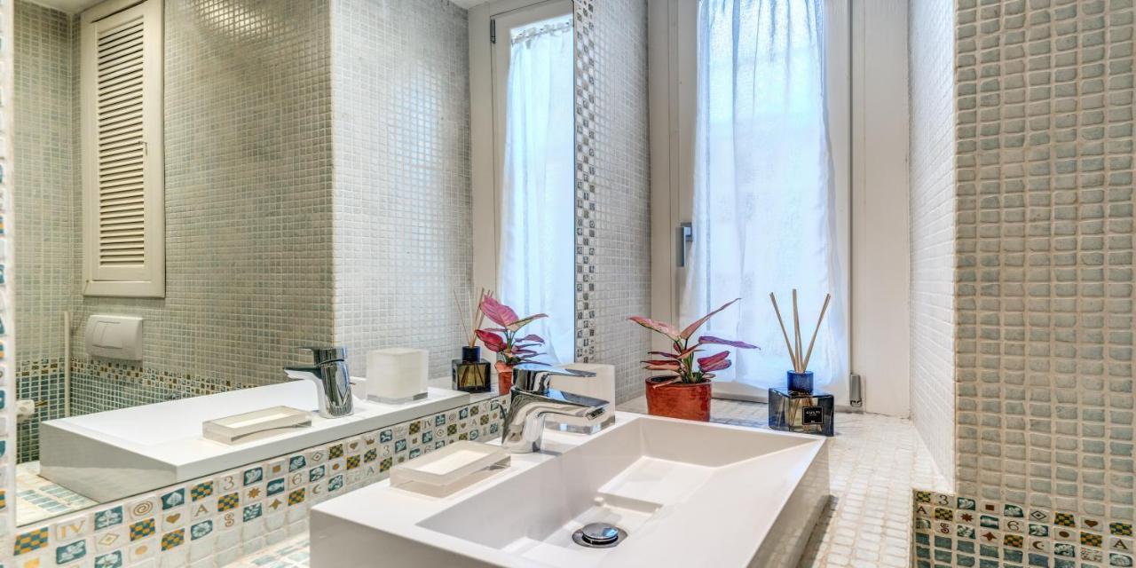Deluxe One Bedroom Apartment, Perfect Location, Air Cond Apartment *