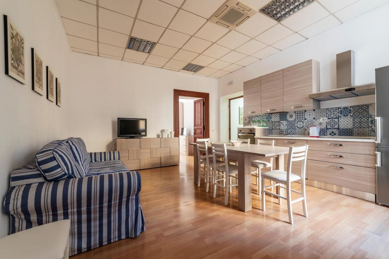 Apartment Borgognoni Rome