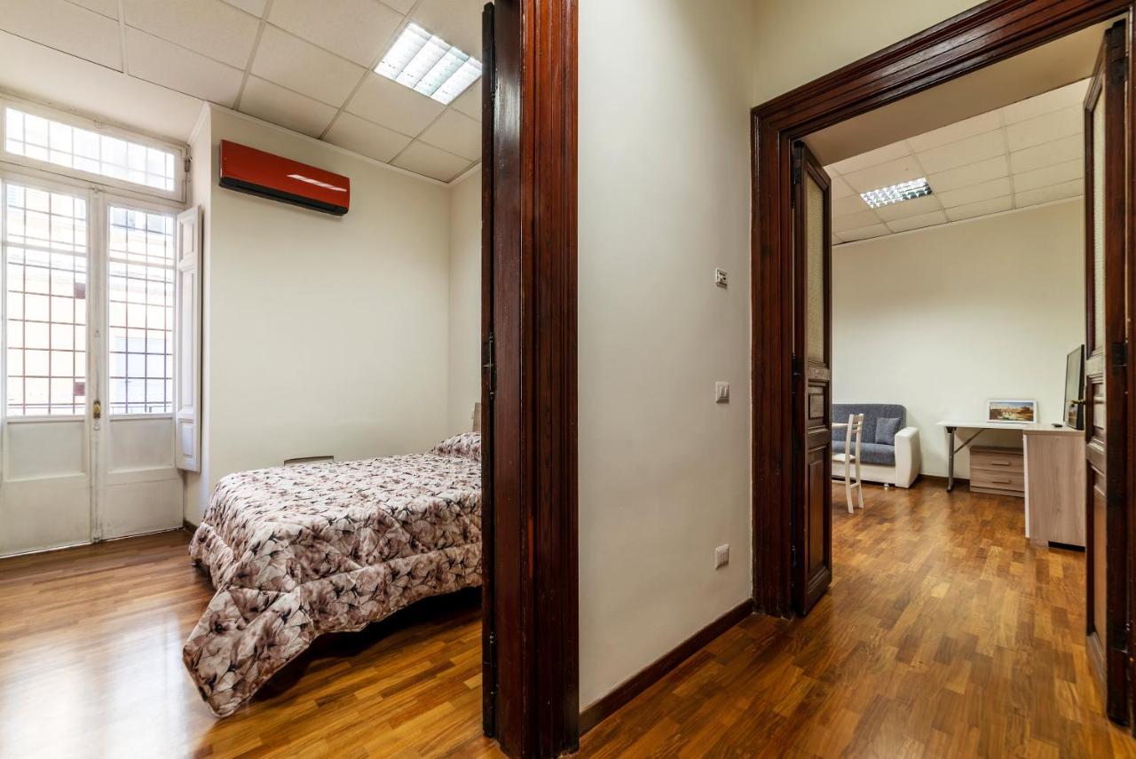 Apartment Borgognoni Rome