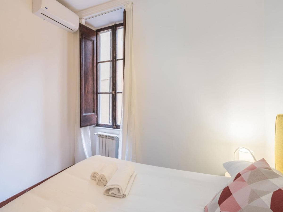 The Rent - Three-bedroom Close To The Quirinale Apartment