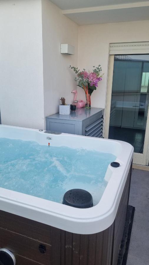 Penthouse 40 In Trastevere With Seasonally Jacuzzi Apartment