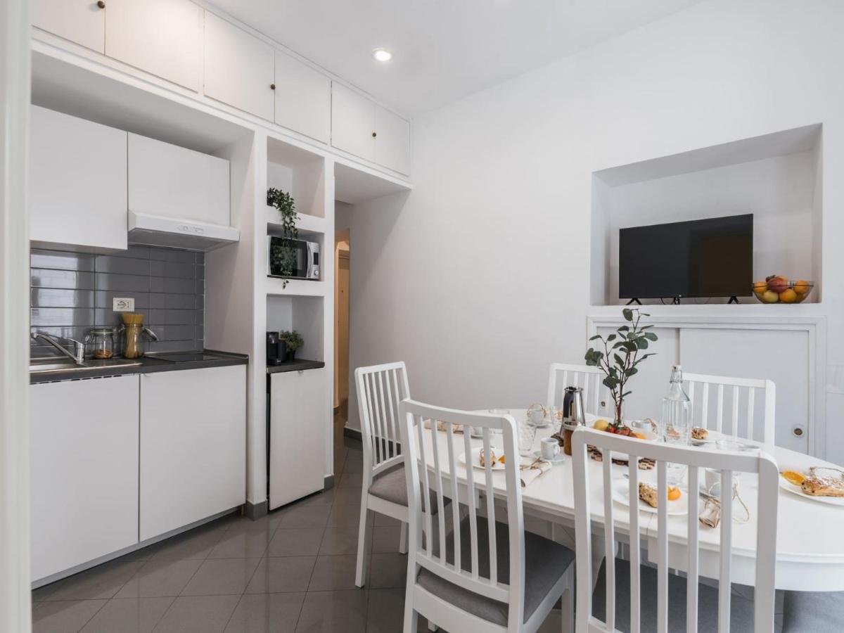 The Rent - Two-bedroom In Colosseum Area Apartment Rome