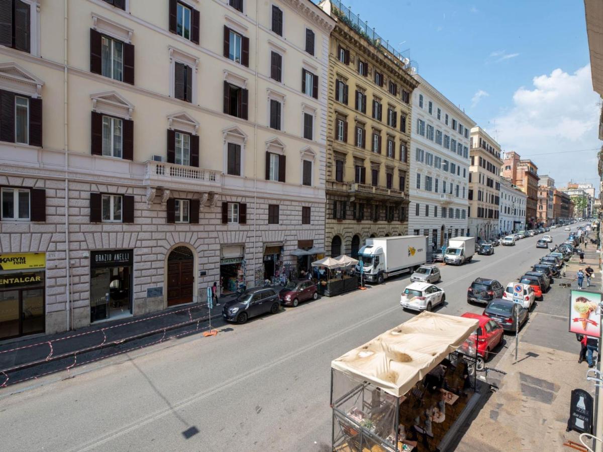The Rent - Spacious Three-bedroom Near The Colosseum Apartment