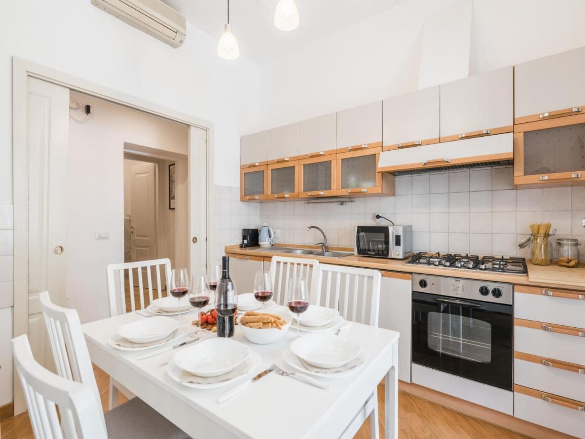 The Rent - Spacious Three-bedroom Near The Colosseum Apartment *