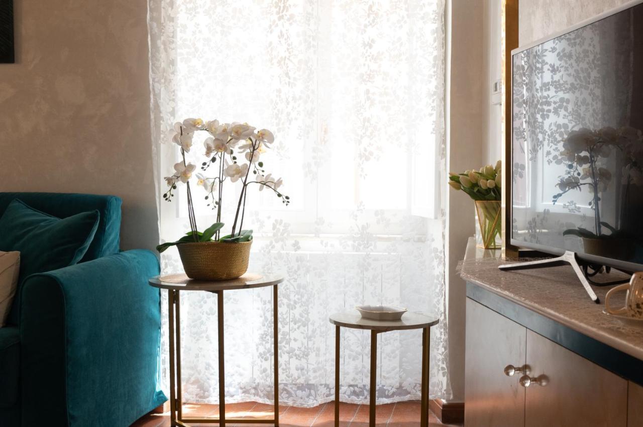 Campo De Fiori Chic Apartment