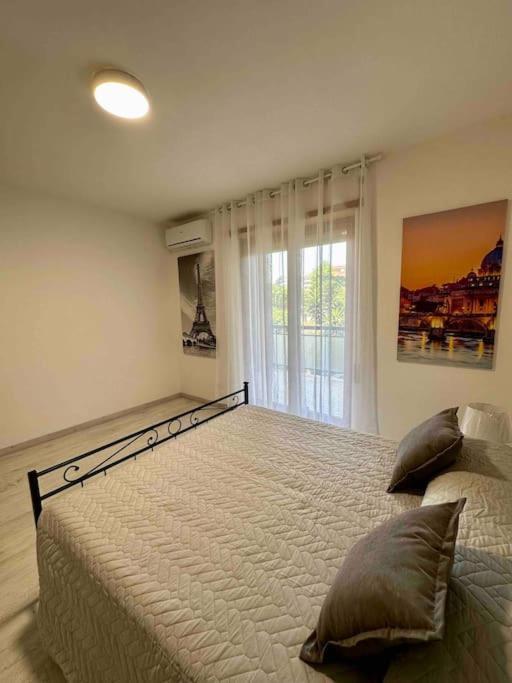 Appartamento Luminoso Domus Eur