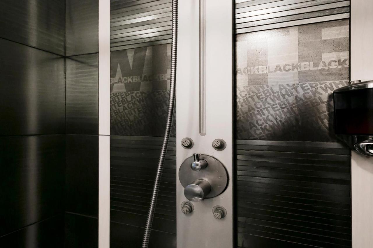 Dm69 - Termini Monti Crossroads Guest house Rome