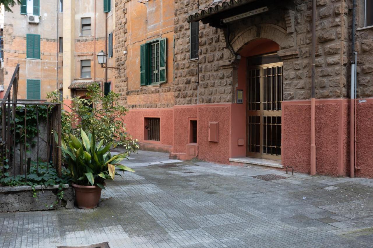 In Front Of Vatican Museums And Vatican Area - Myden In