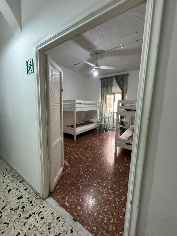 Hostel Magenta *