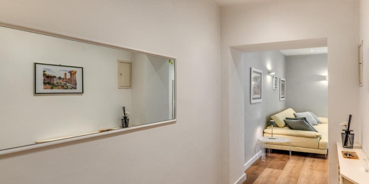 Deluxe One Bedroom Apartment, Perfect Location, Air Cond * Rome
