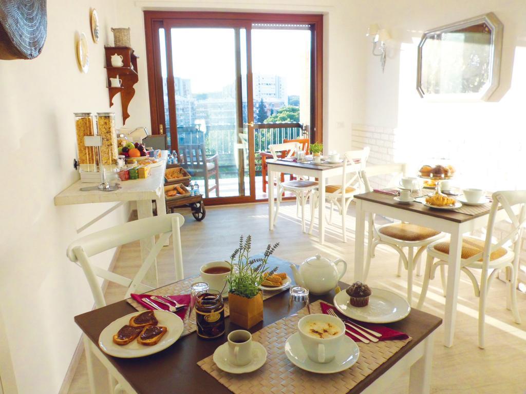 Couette-café Than 2*